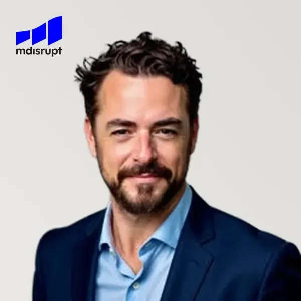 RobertoV_Headshot_Card-min_1